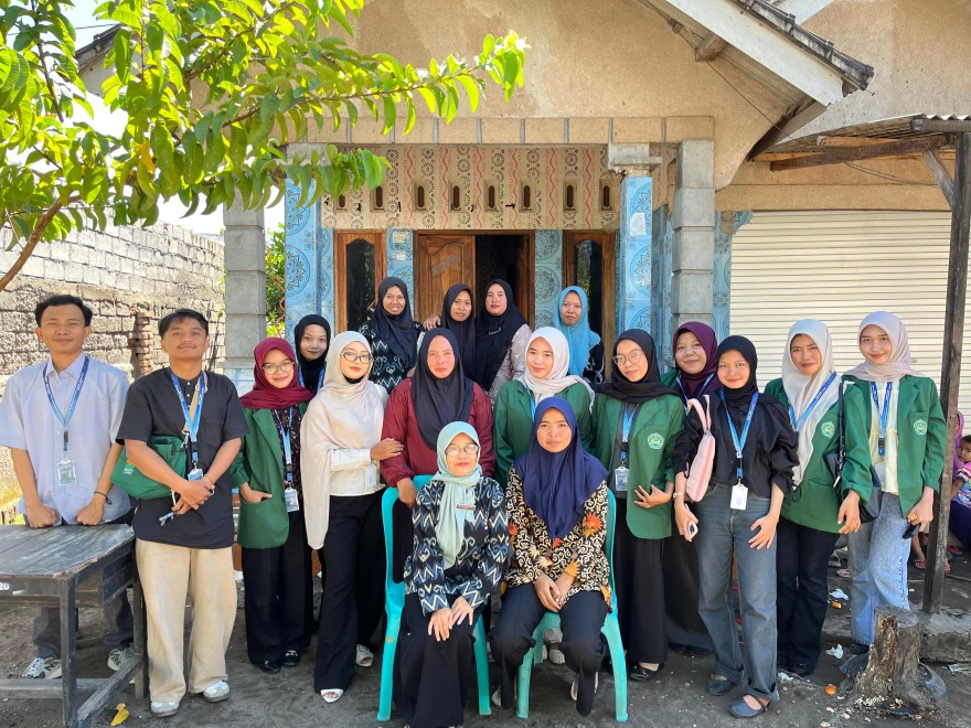 Mahasiswa KKN Hamzanwadi Gelar Kegiatan Posyandu di Desa Leper